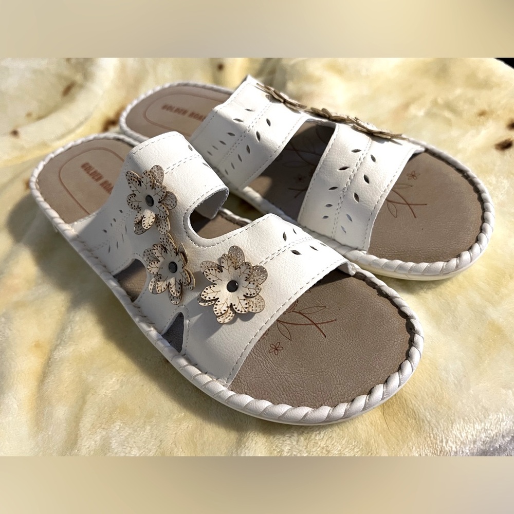 Golden Road NY White Floral Sandals New sz 11